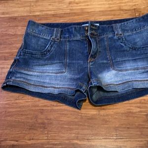 Woman’s medium wash jean shorts